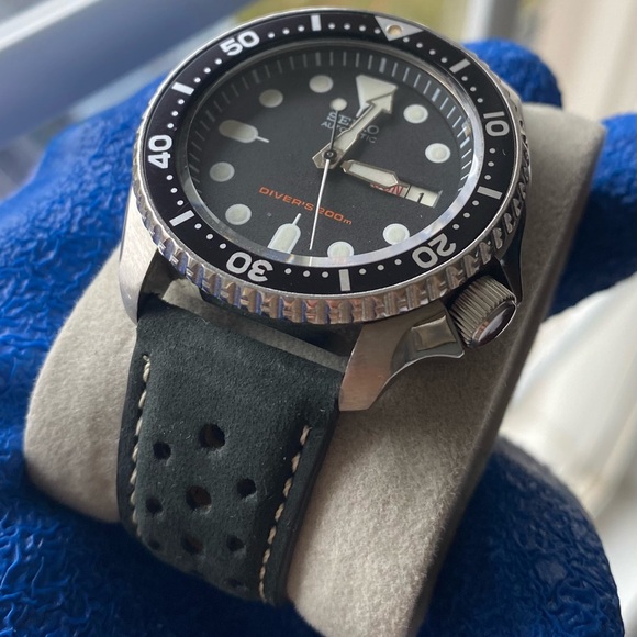 Seiko SKX007 Dive Watch - Picture 3 of 4
